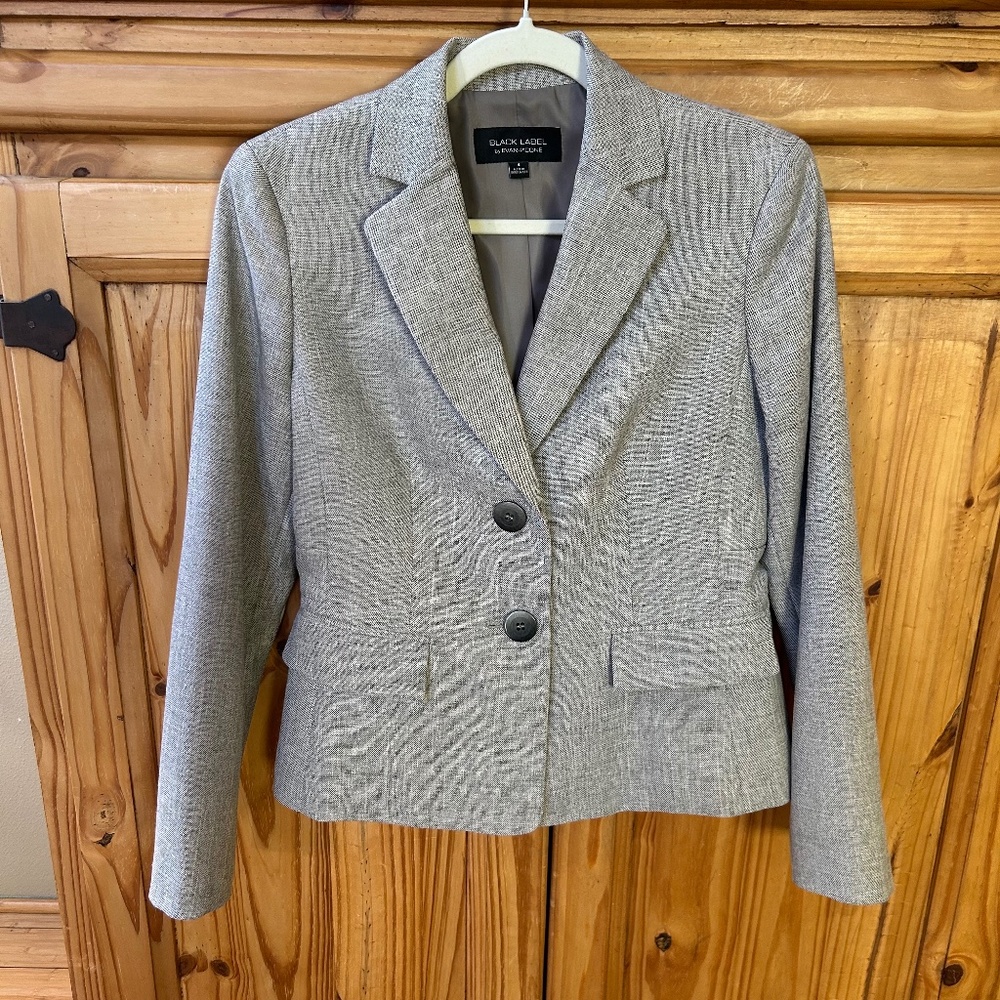Evan Picone Black Label Blazer Grey with Beige Elbow Patches Two Button Size 4